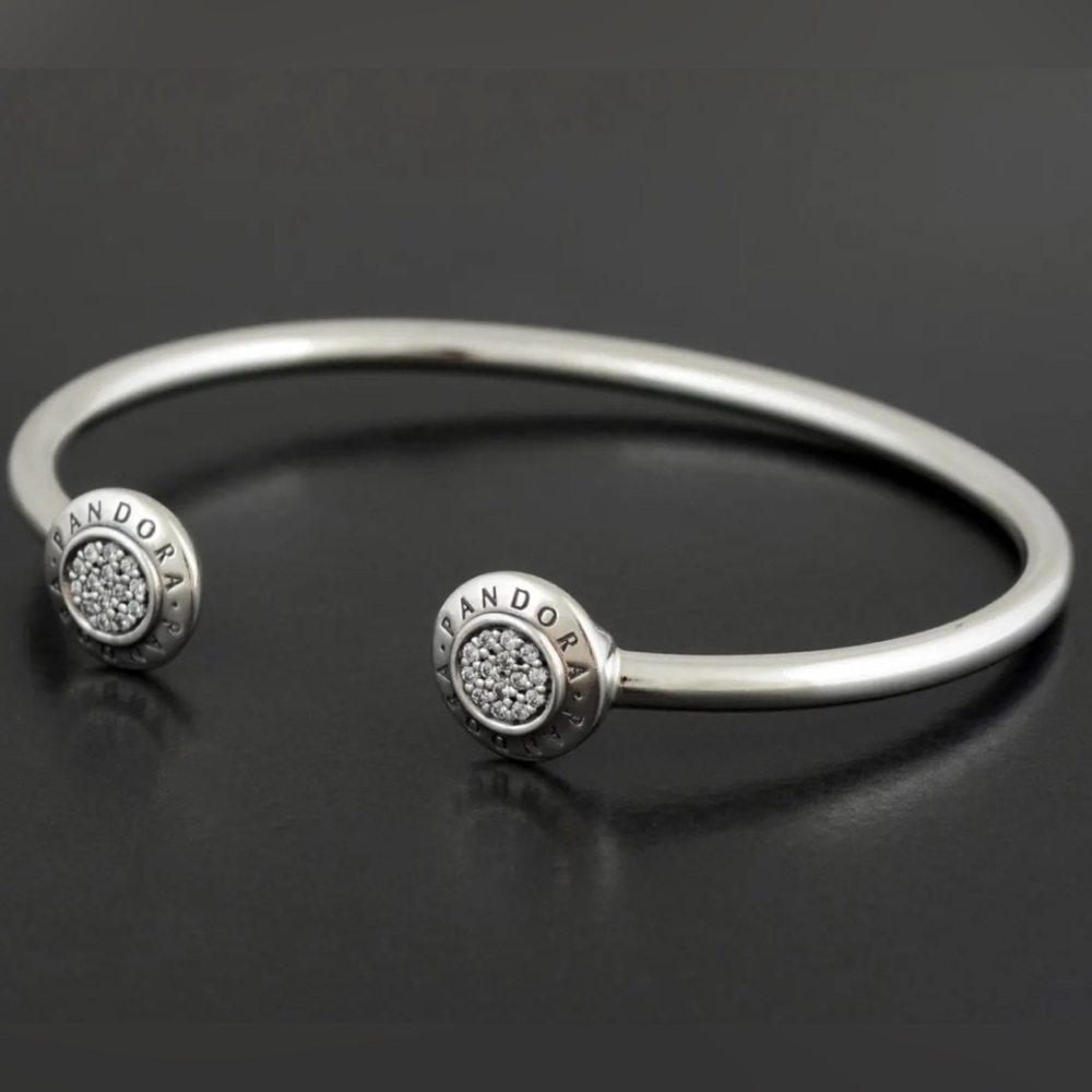 Brazalete Pandora Logo Pavé Open Bangle